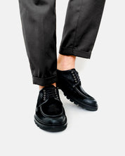 ORILLO derby negro vista lateral detalle suela alta tracción
