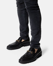 BATAN mocasín loafer negro piel tipo cocodrilo vista lateral suela ligera
