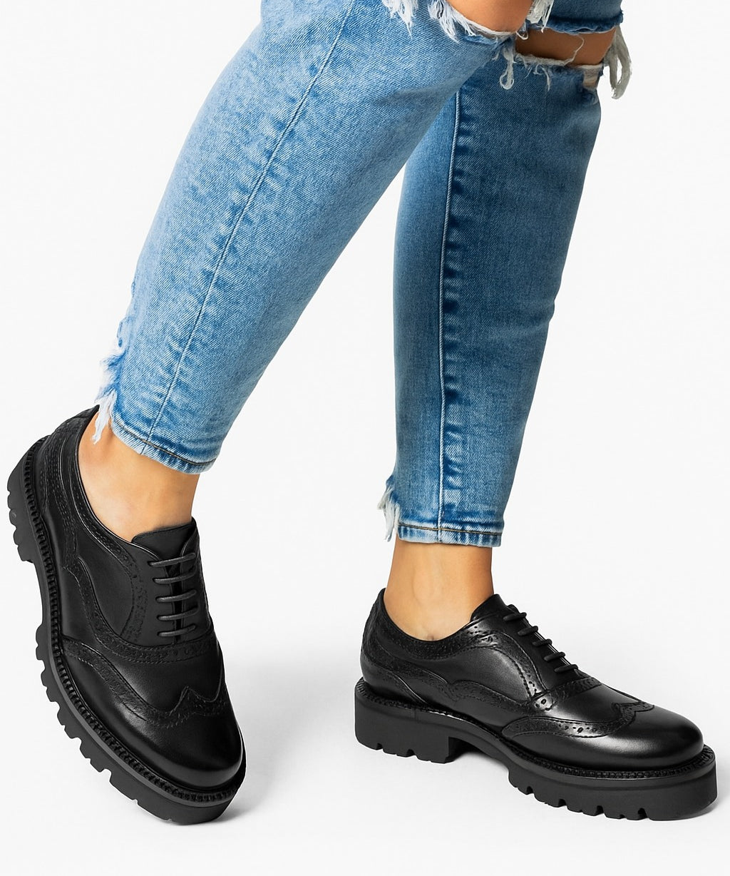 BERZA zapato oxford brogue negro vista superior detalle brogue
