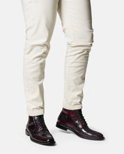 CATRIN brogue wing tip botín burgundy vista lateral elegancia silenciosa
