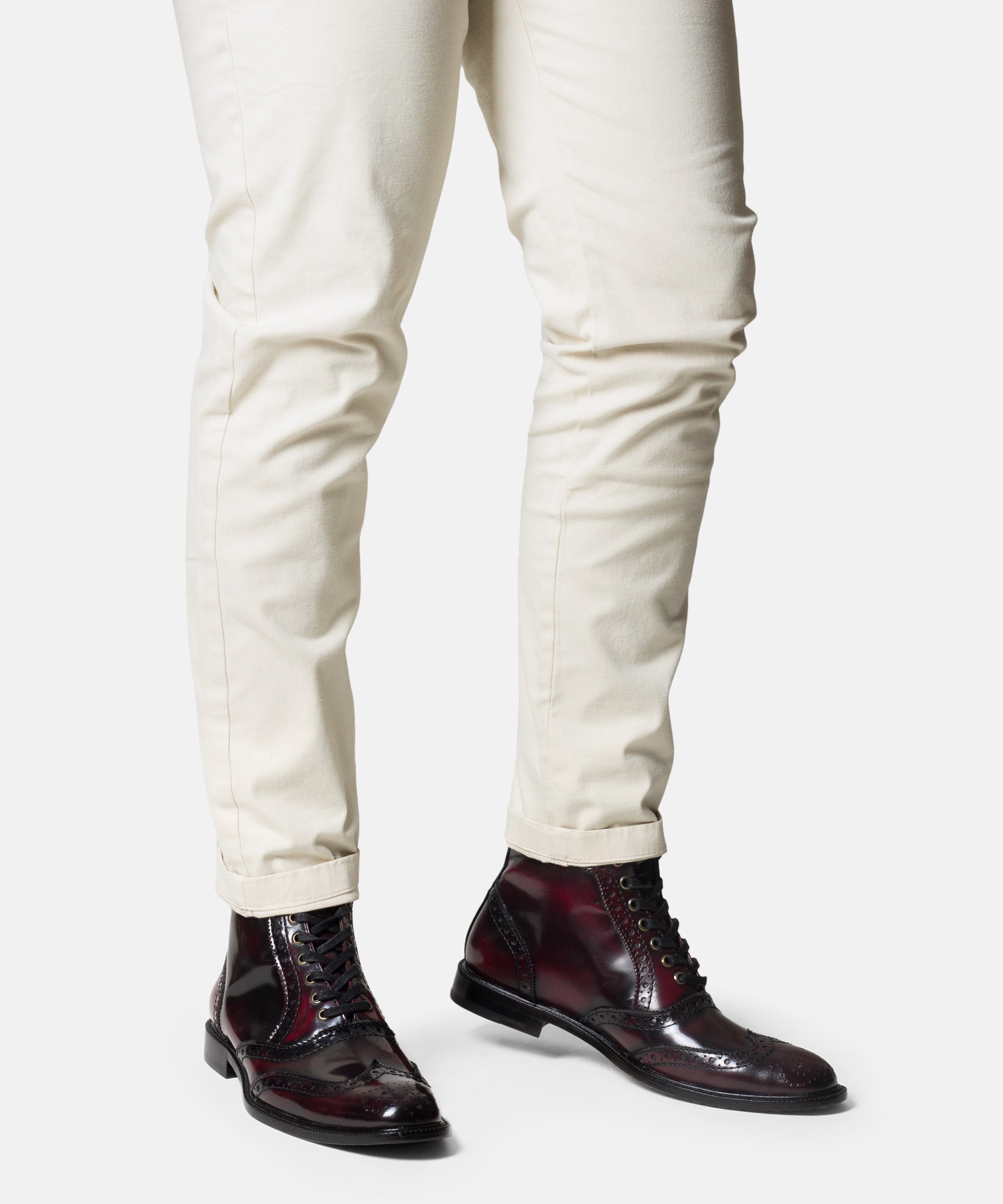 CATRIN brogue wing tip botín burgundy vista lateral elegancia silenciosa
