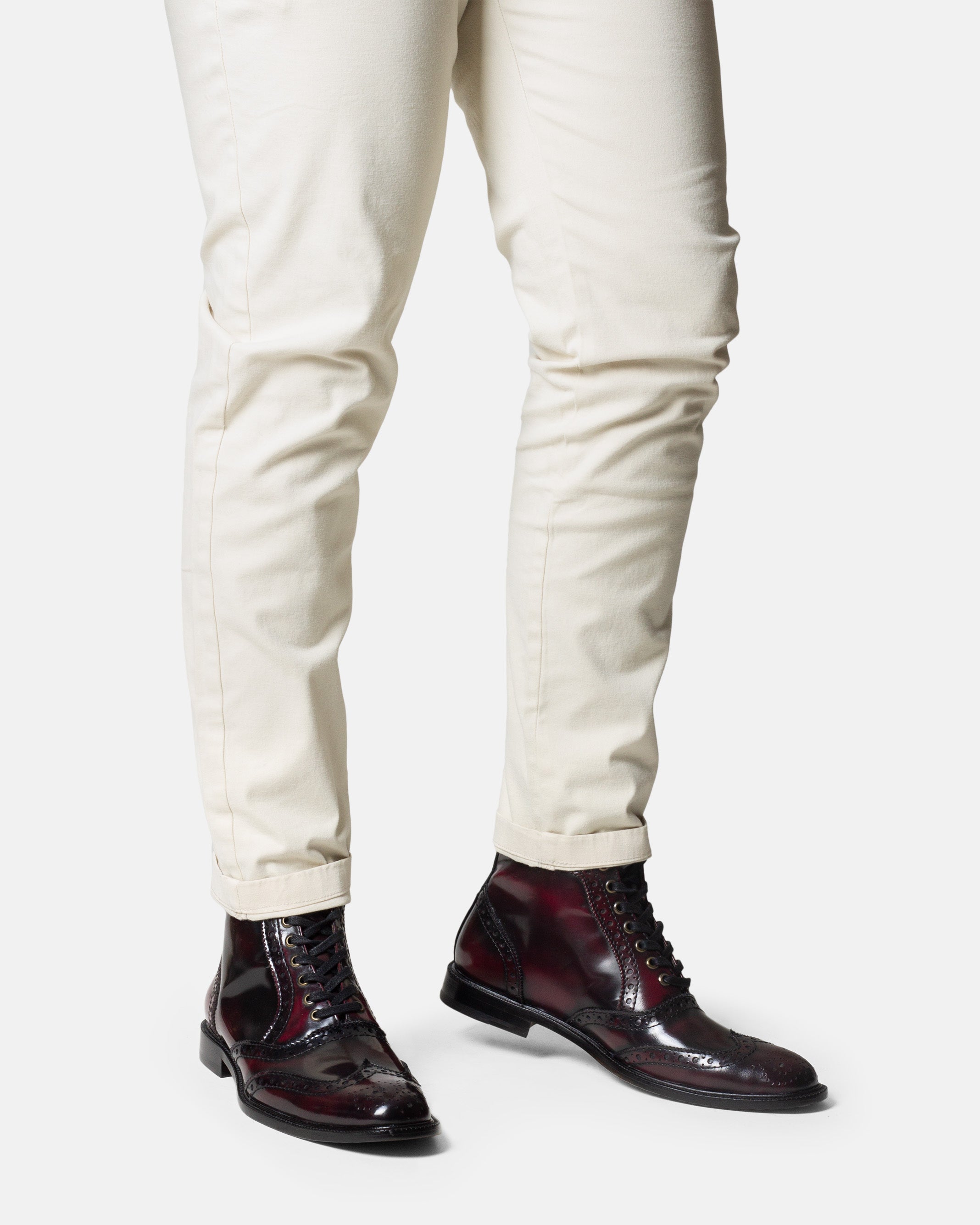 CATRIN brogue wing tip botín burgundy vista lateral elegancia silenciosa
