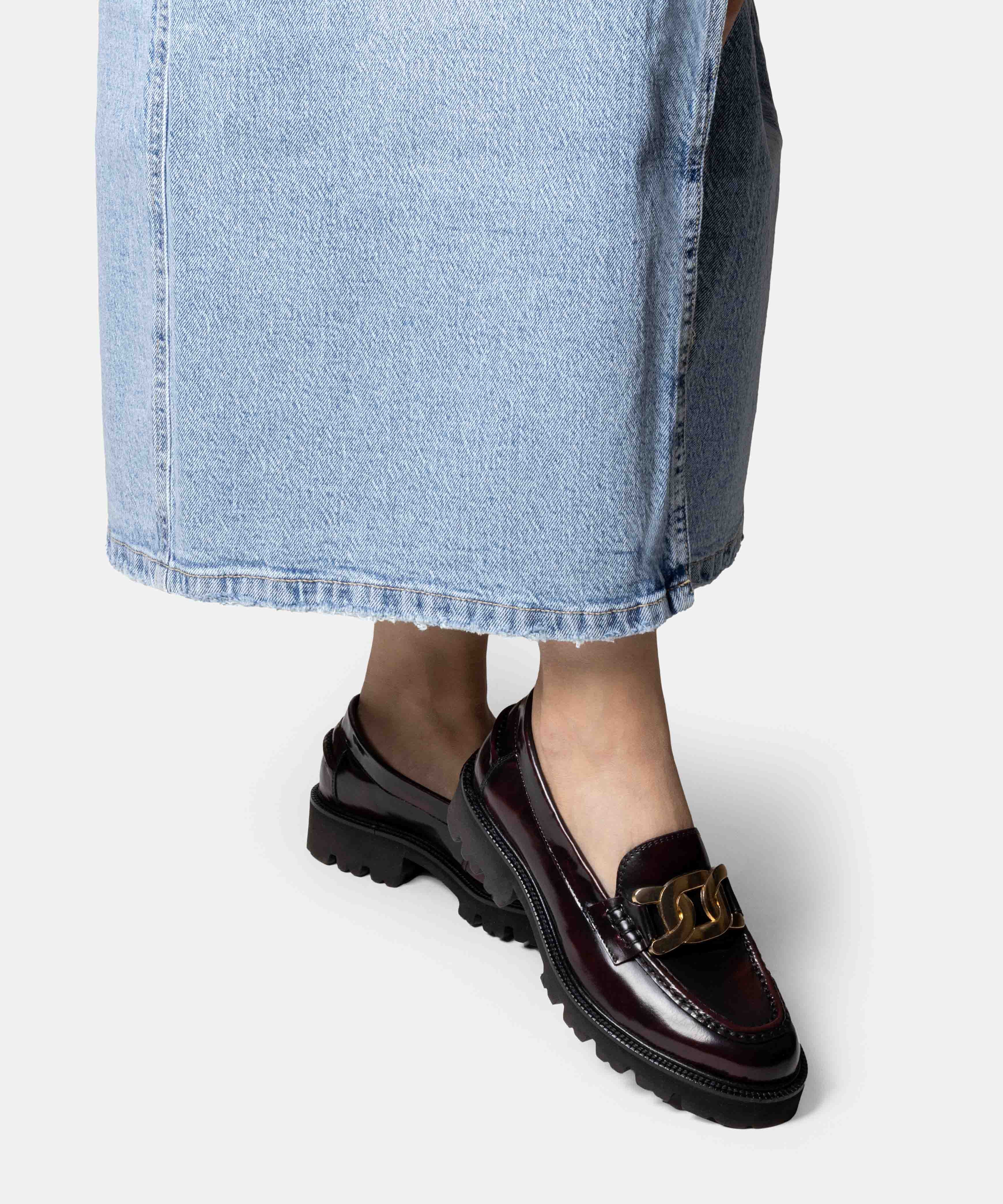 CATRINA mocasín loafer mujer burgundy vista lateral suela ligera
