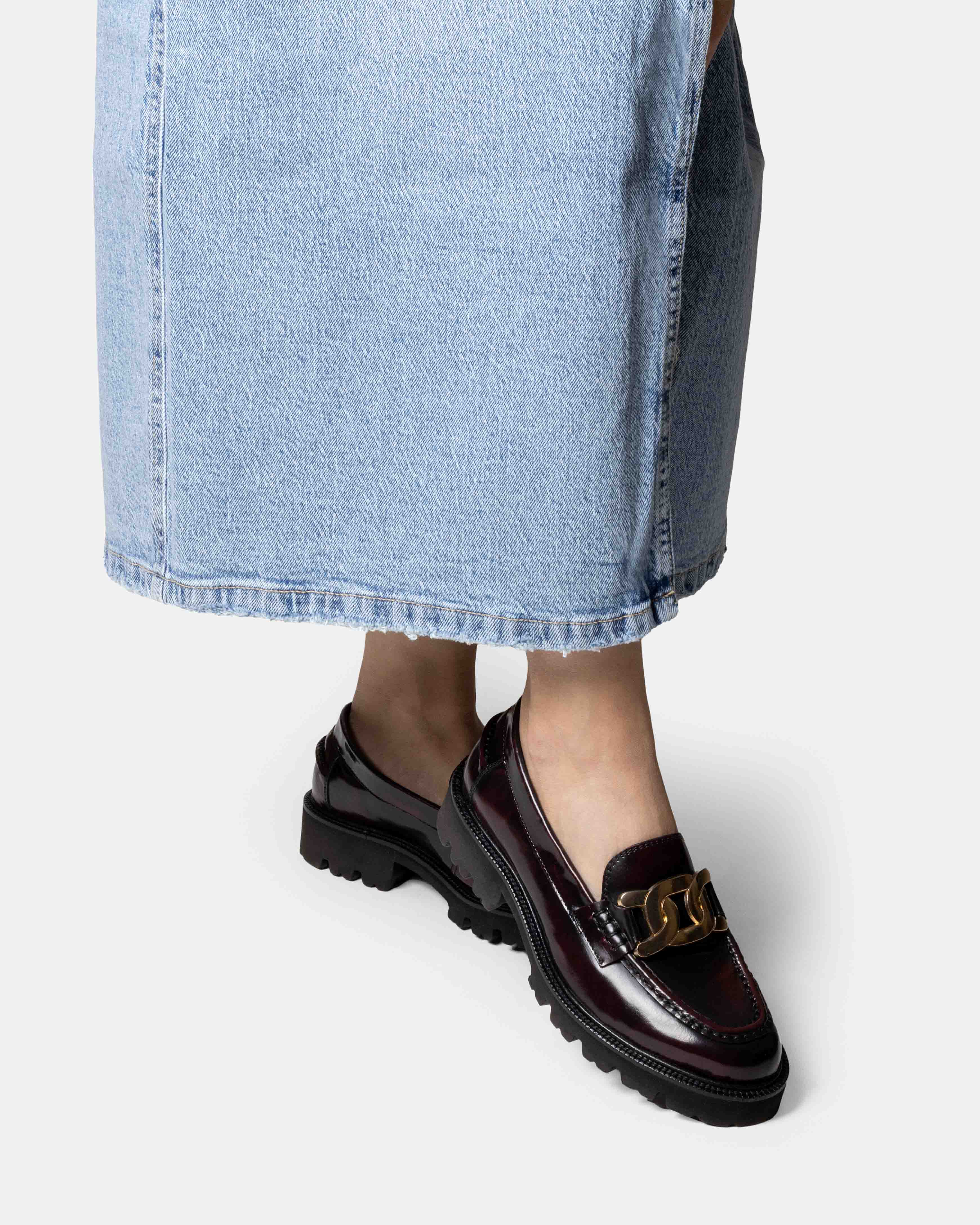 CATRINA mocasín loafer mujer burgundy vista lateral suela ligera
