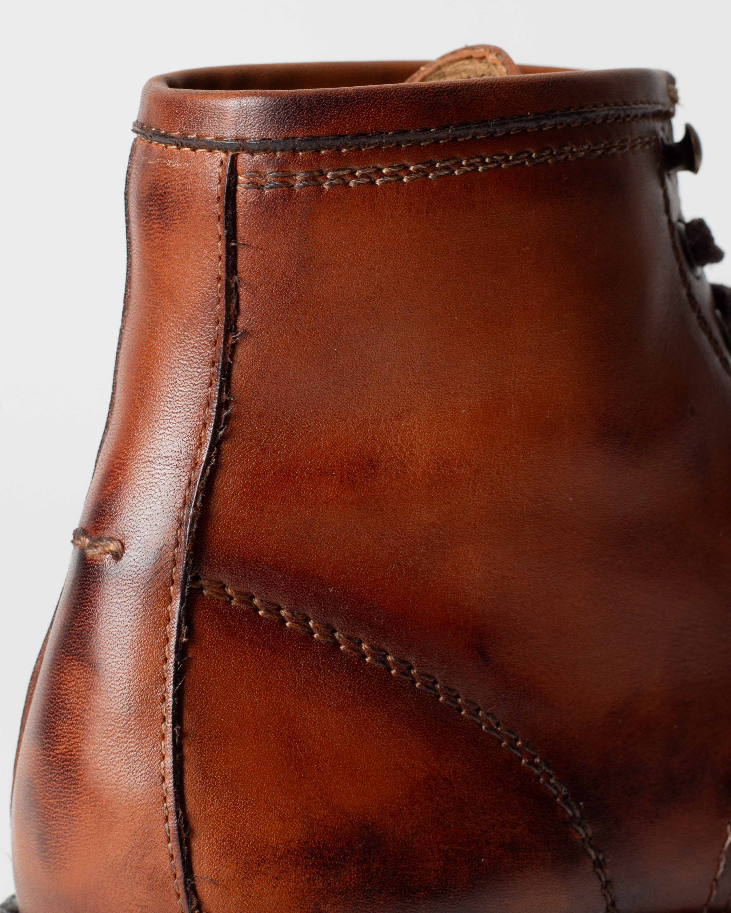 Bota Estera en uso - Estilo casual masculino para uso diario


