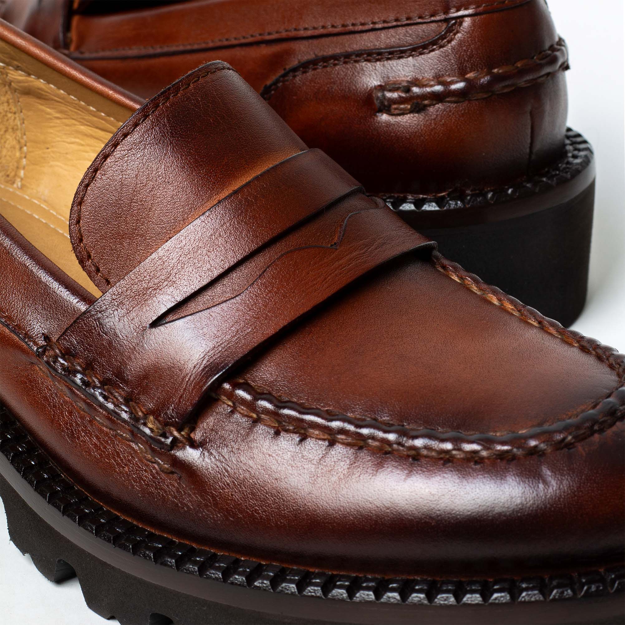 MAJA loafer chunky mujer london detalle costura frontal artesanal
