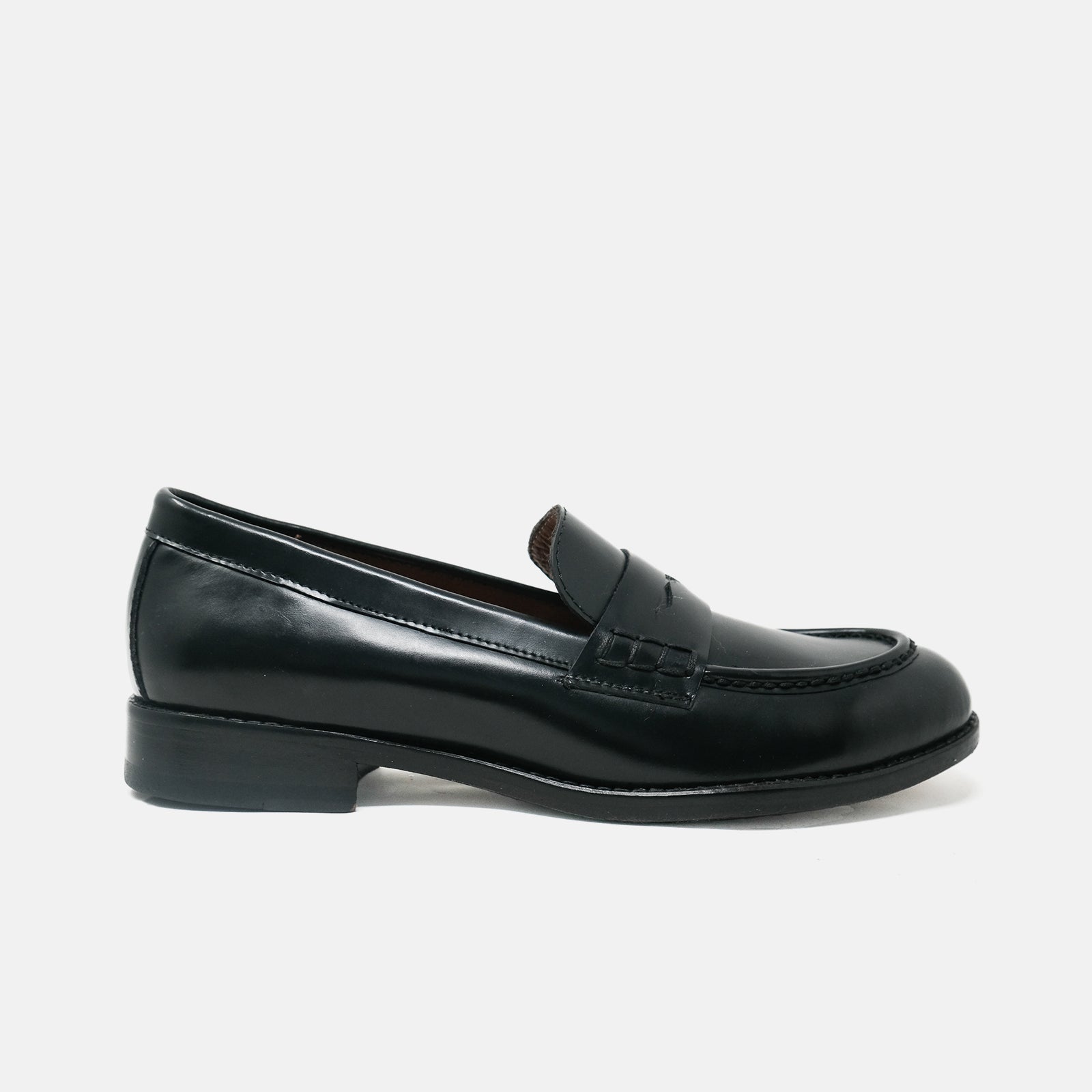 NEXO mocasín mujer negro SuitWomen elegancia sin tacón vista frontal artesanal
