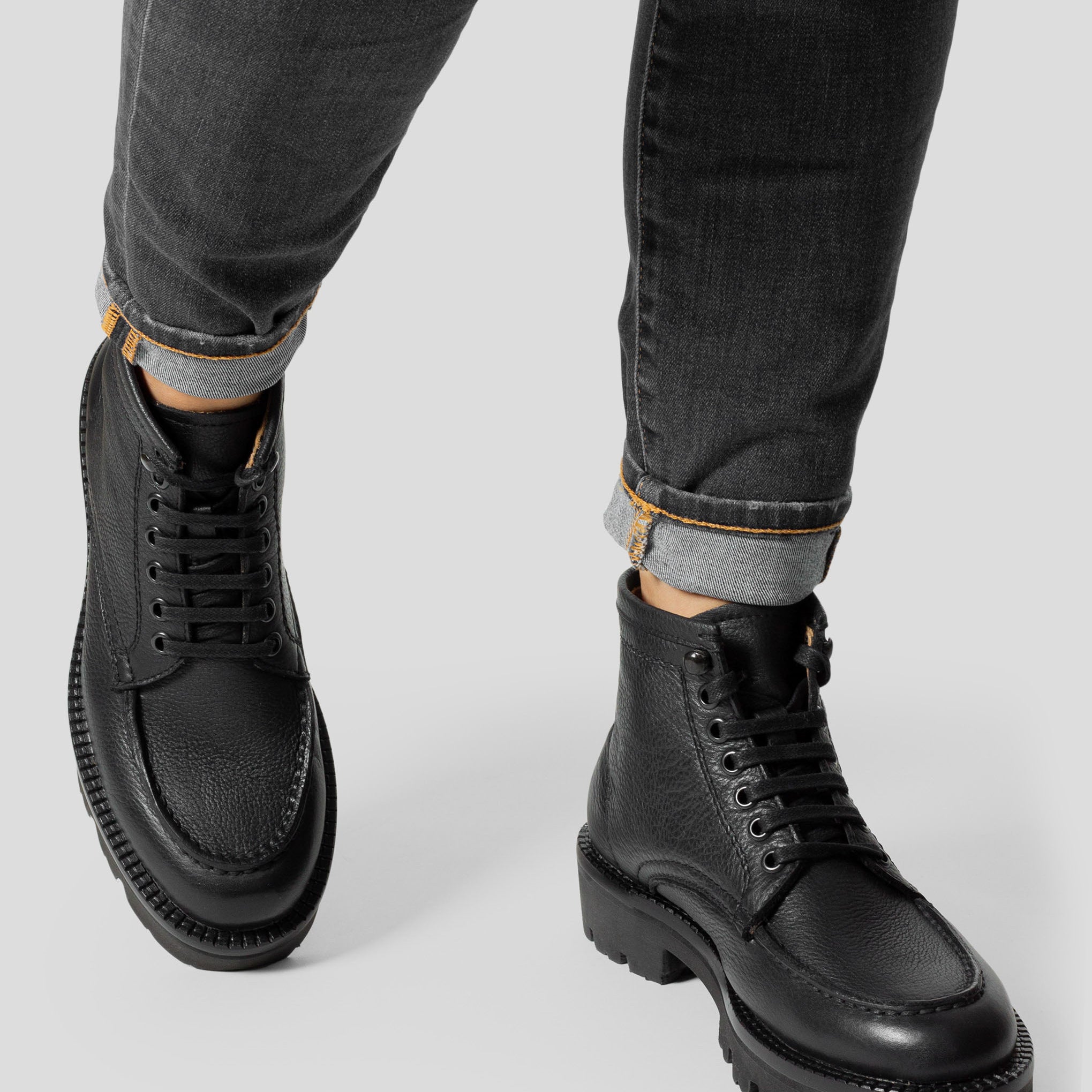 PETATERA bota mujer negro vista lateral suela ultraligera Feather Walk
