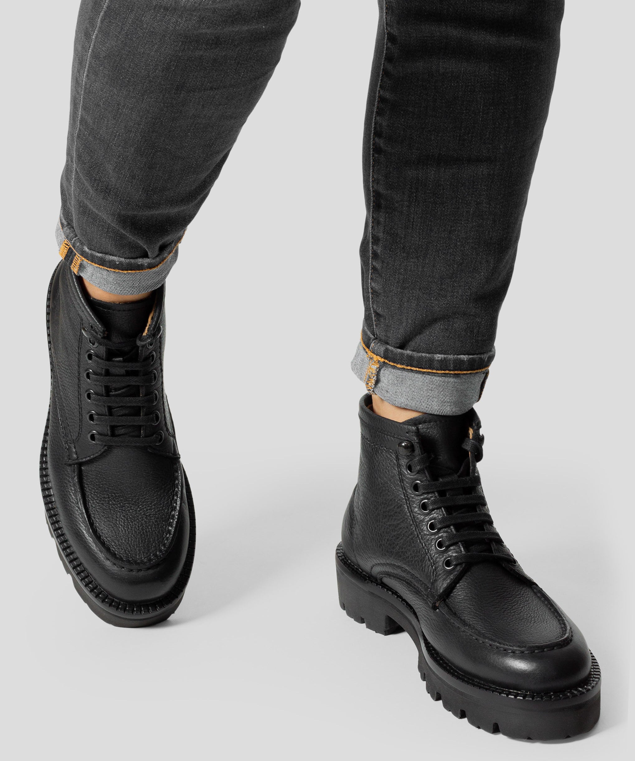 PETATERA bota mujer negro vista lateral suela ultraligera Feather Walk
