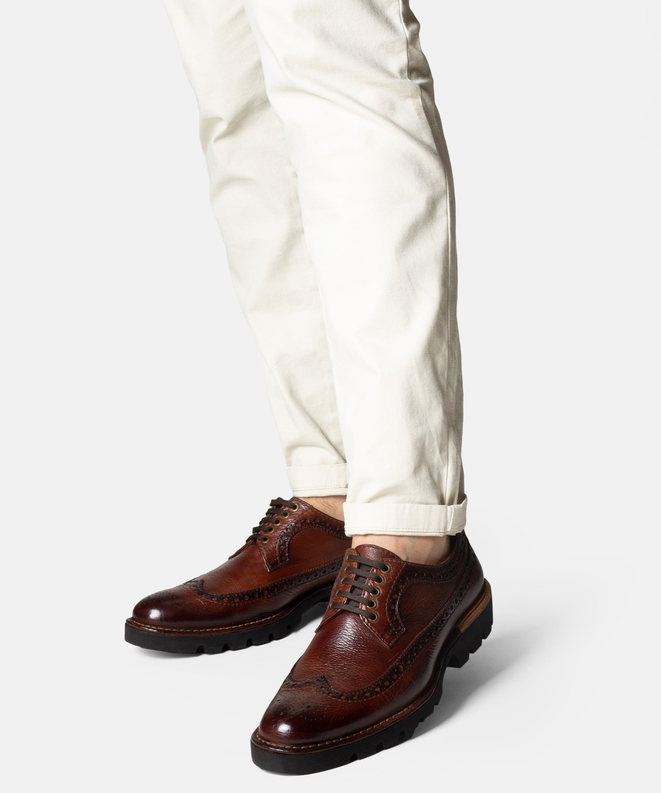 REBOZO brogue marrón vista lateral suela ultraligera grip dentado
