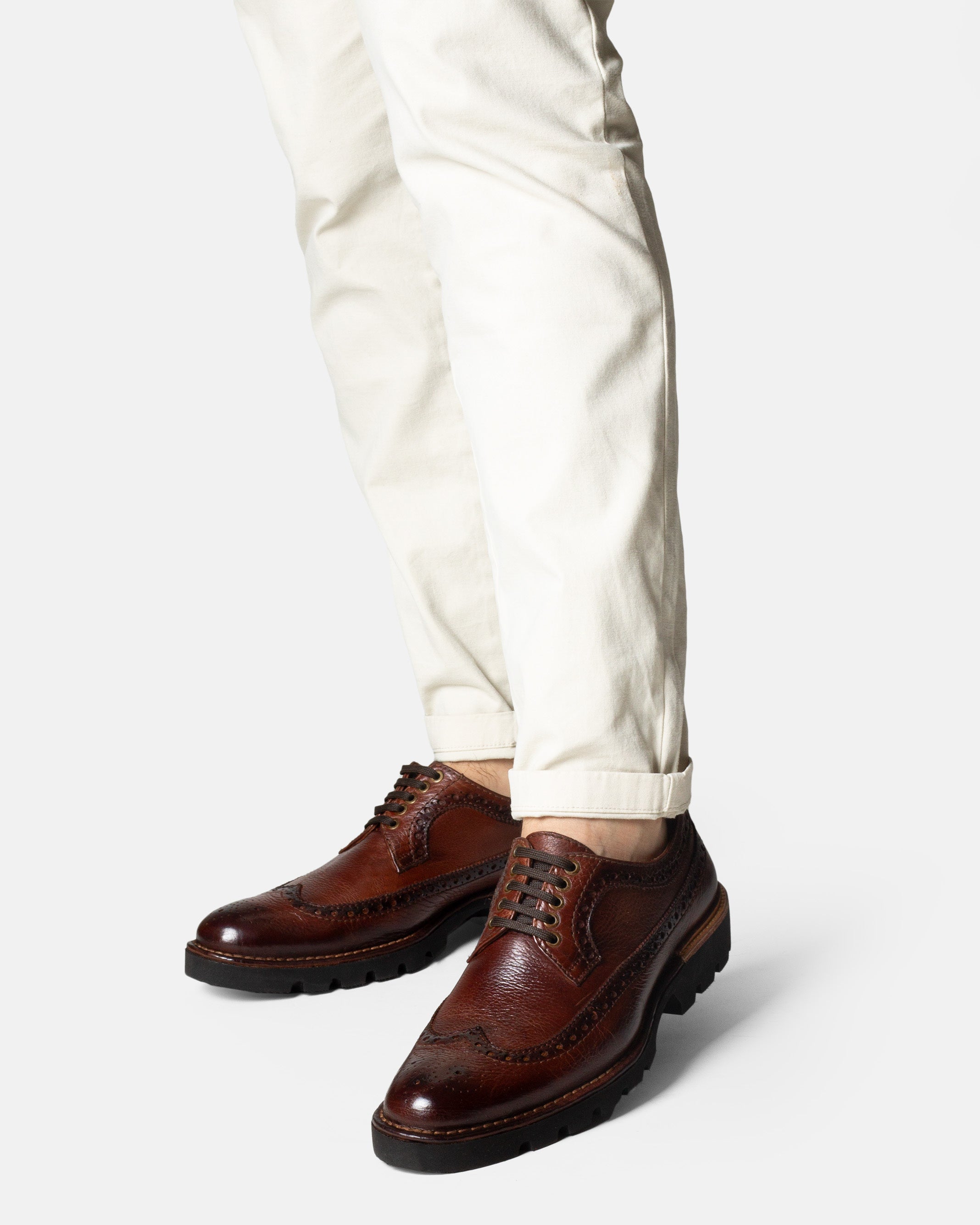 REBOZO brogue marrón vista lateral suela ultraligera grip dentado
