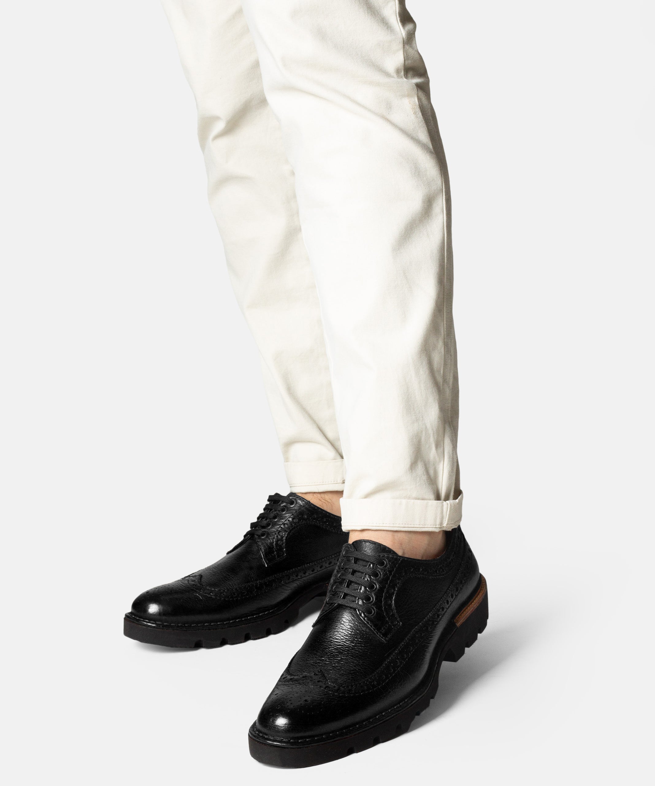 REBOZO brogue negro vista lateral suela ultraligera diseño moderno funcional
