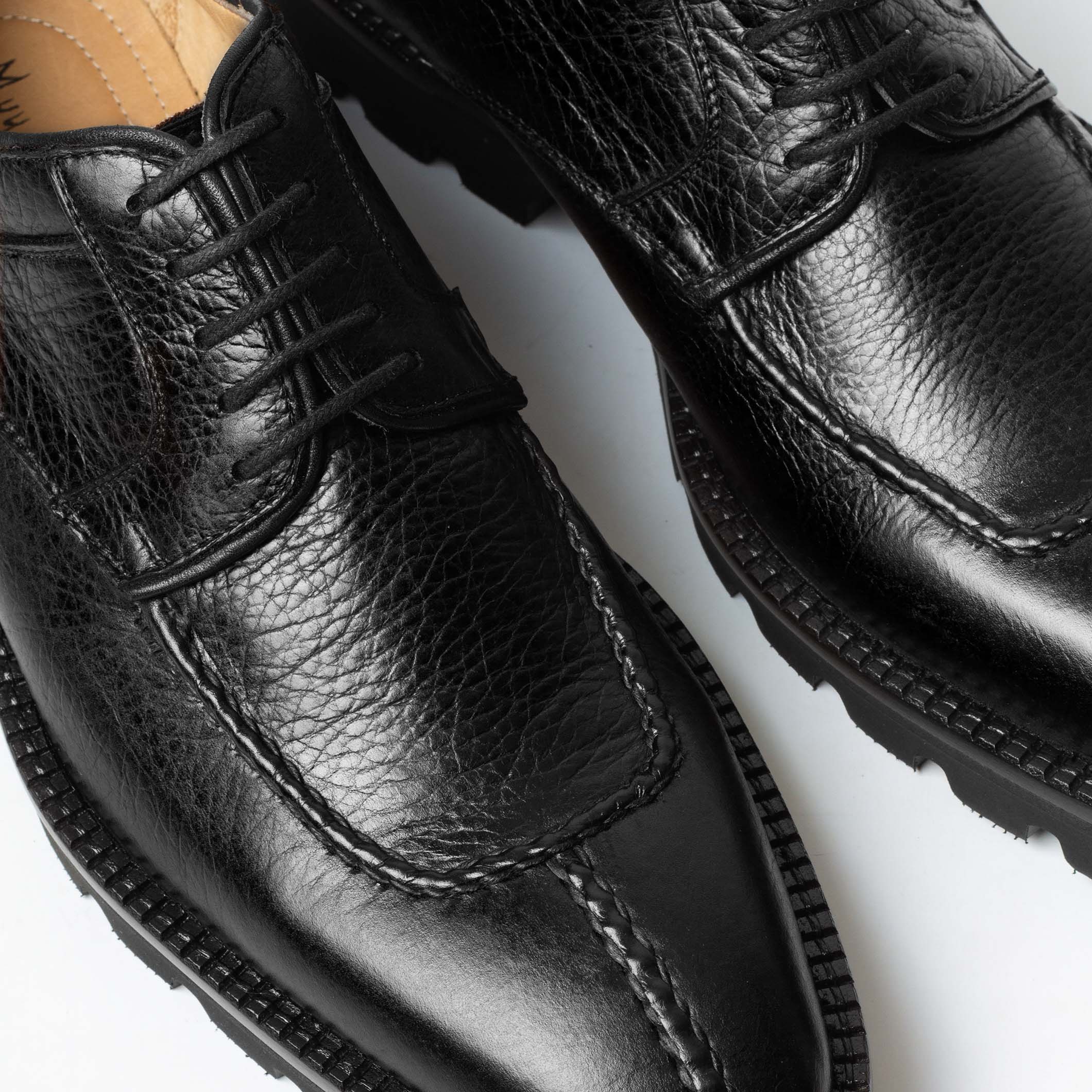 SABRA derby negro detalle bordo tejido exclusivo Muy Nacional
