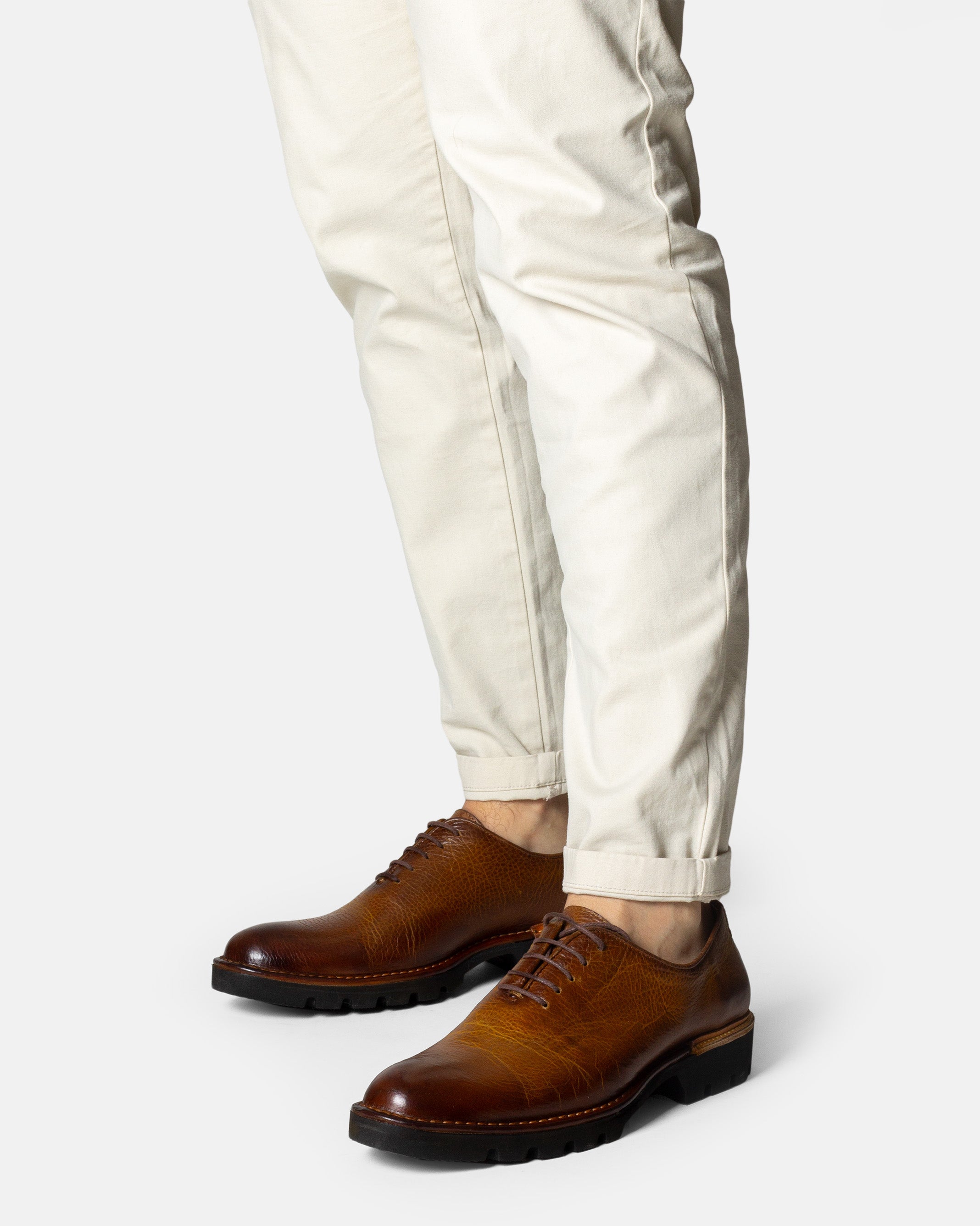 SARAPE oxford miel vista lateral suela ligera dentada hecho a mano
