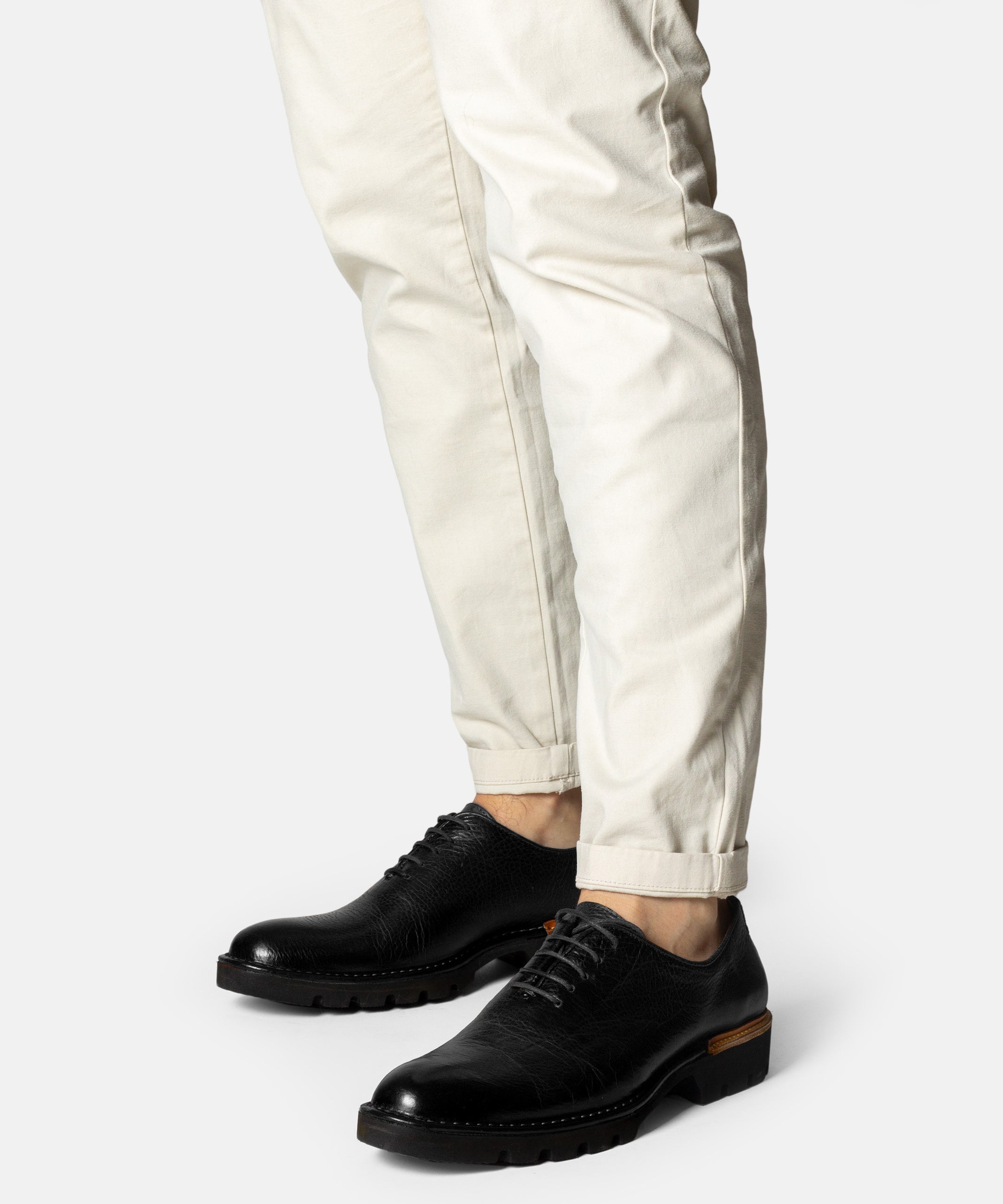 SARAPE oxford negro detalle piel textura natural acabado artesanal
