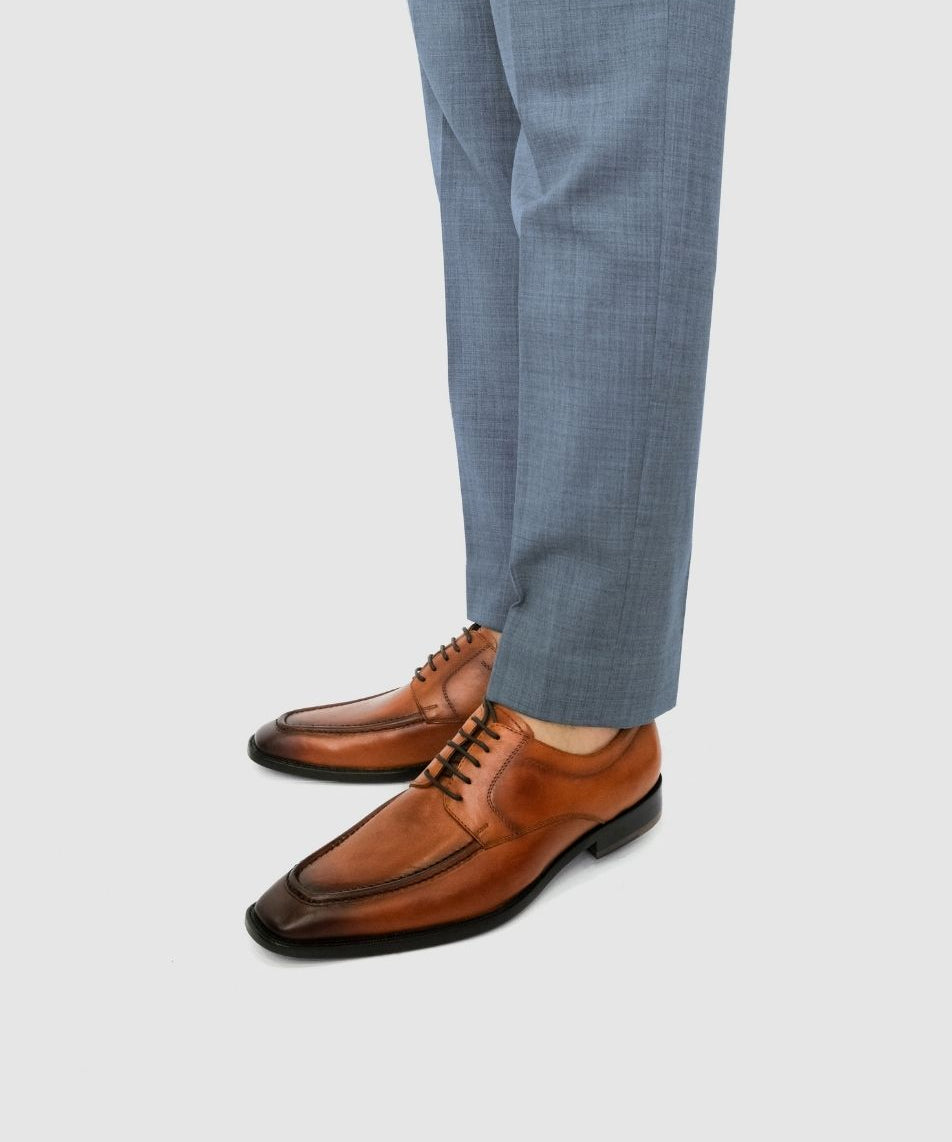 TRAZA derby clásico vista lateral suela ligera detalles limpios
