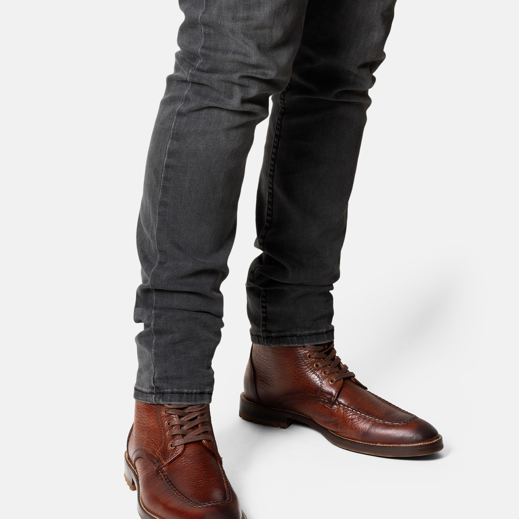 TULE bota caña media marrón vista lateral costura tejida a mano
