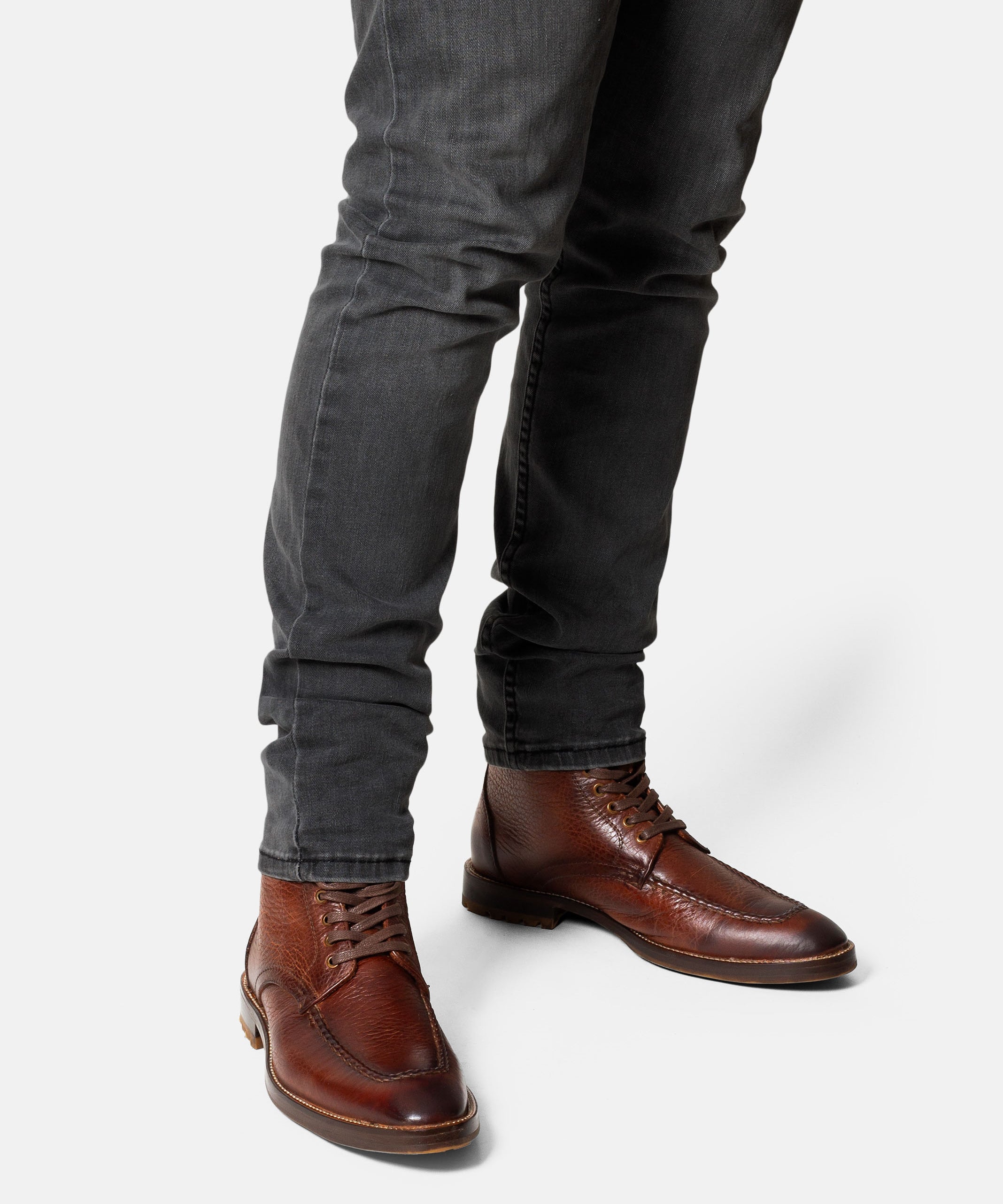TULE bota caña media marrón vista lateral costura tejida a mano
