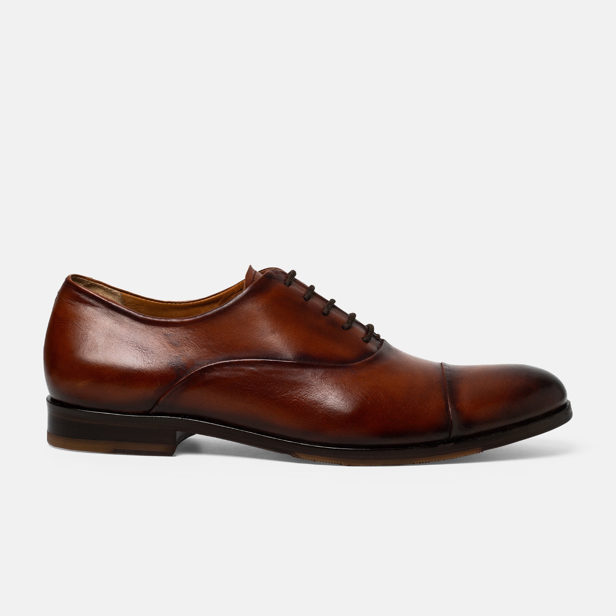 UMAN oxford cap toe london patina a mano vista frontal hecho a mano México
