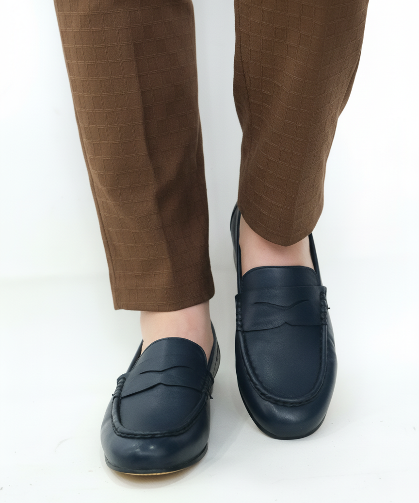 VETA loafer mujer azul navy vista lateral costura a mano artesanal
