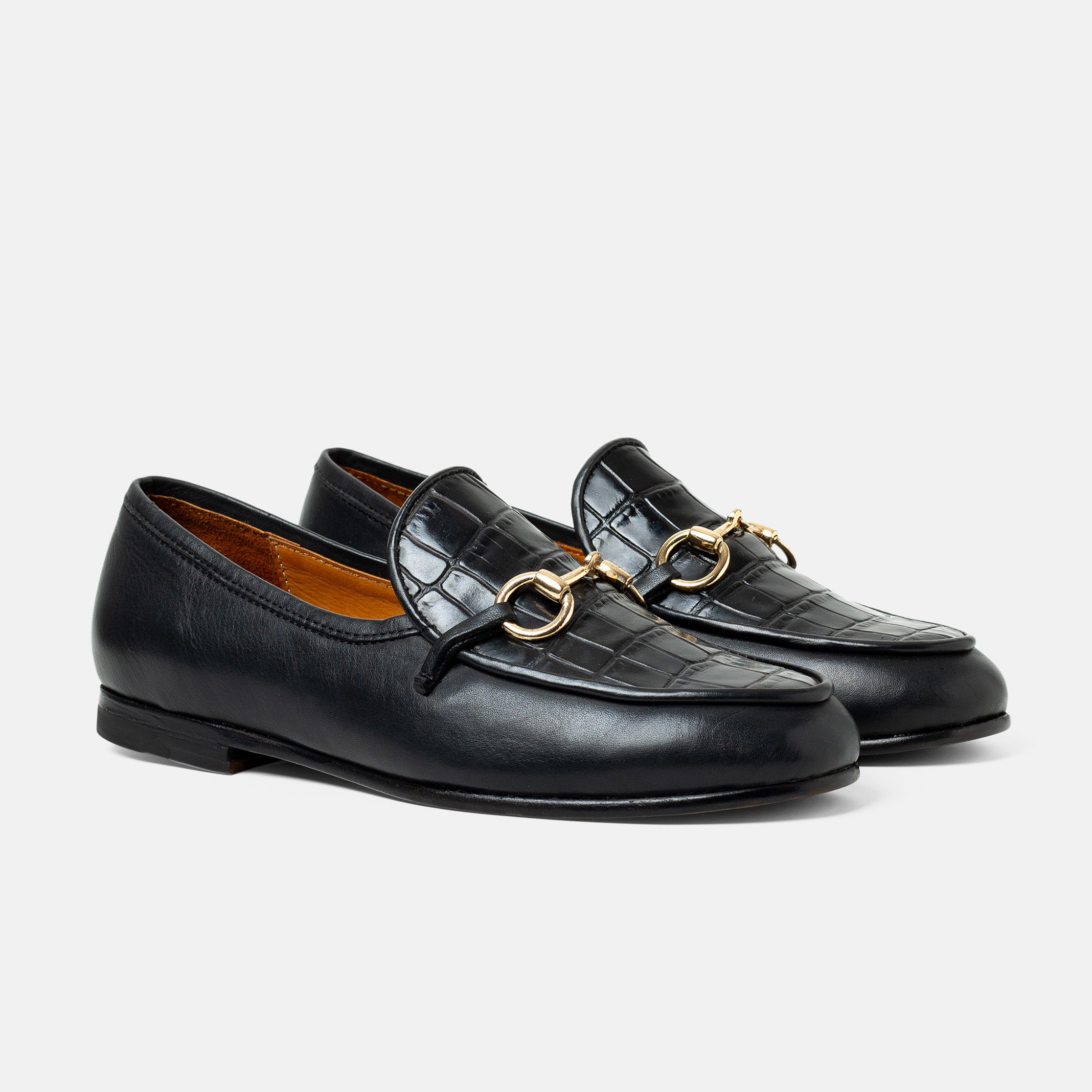VIGIA mocasín mujer negro vista trasera diseño clásico elegante
