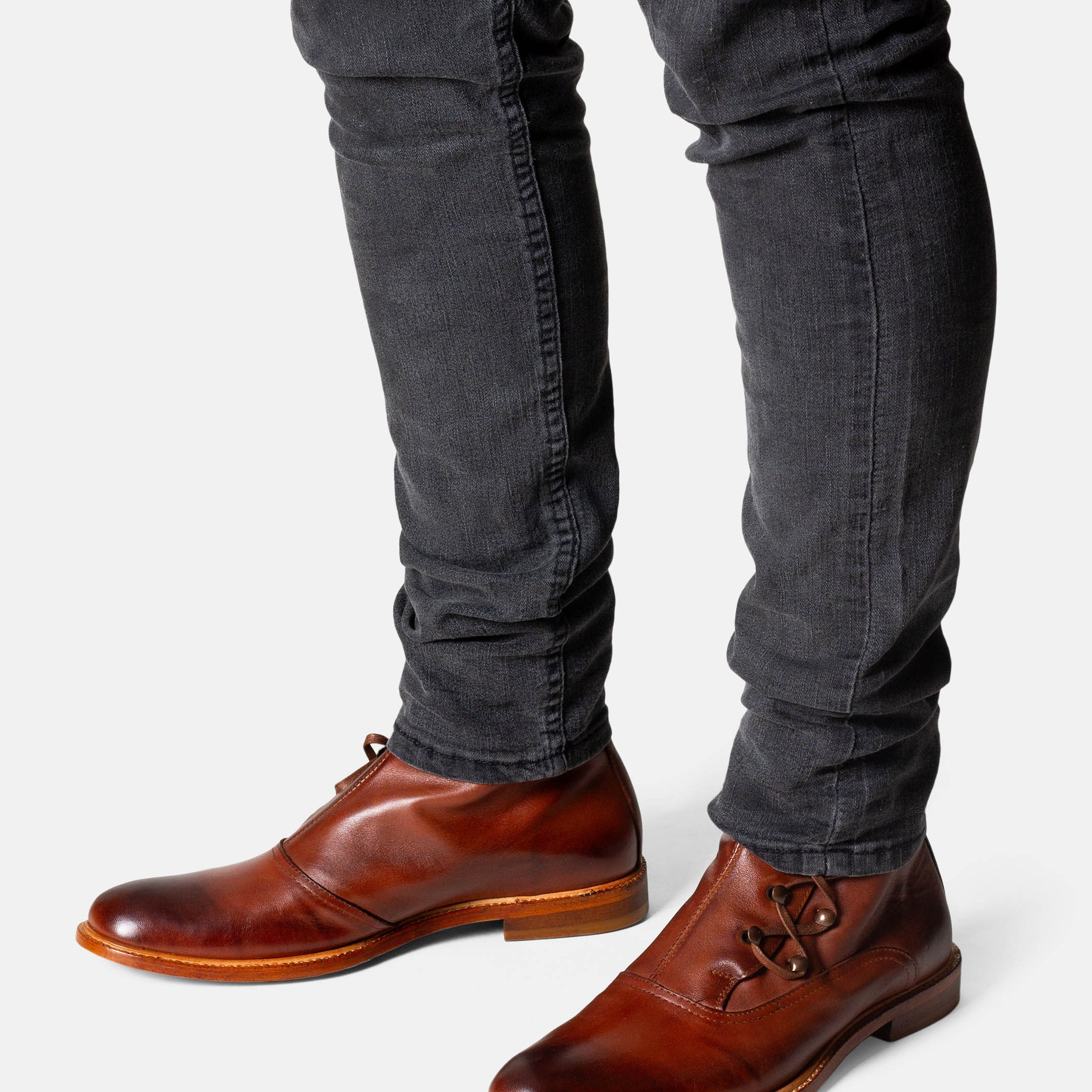 YUTE bota london vista lateral agujetas cruzadas piel premium artesanal
