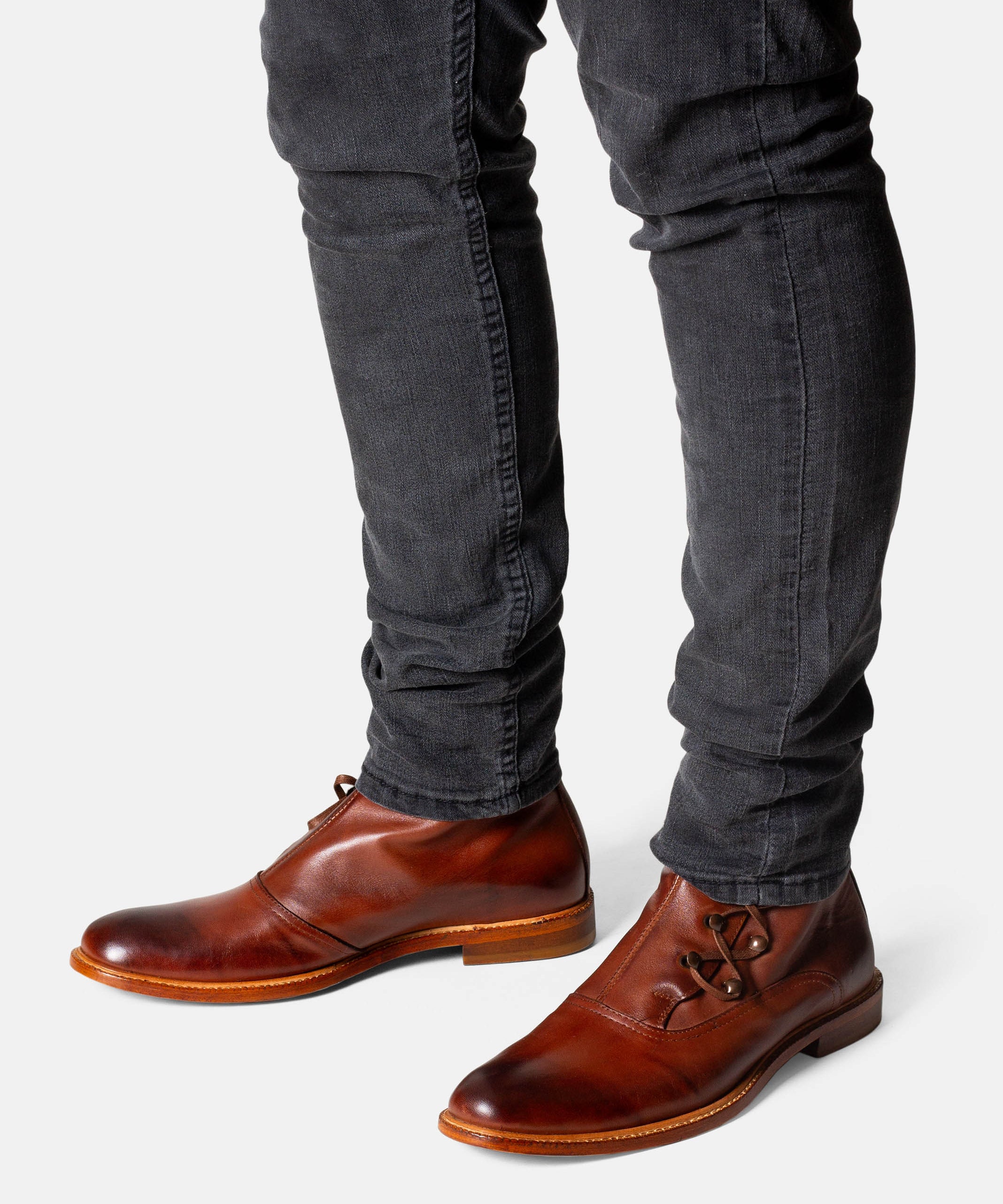 YUTE bota london vista lateral agujetas cruzadas piel premium artesanal
