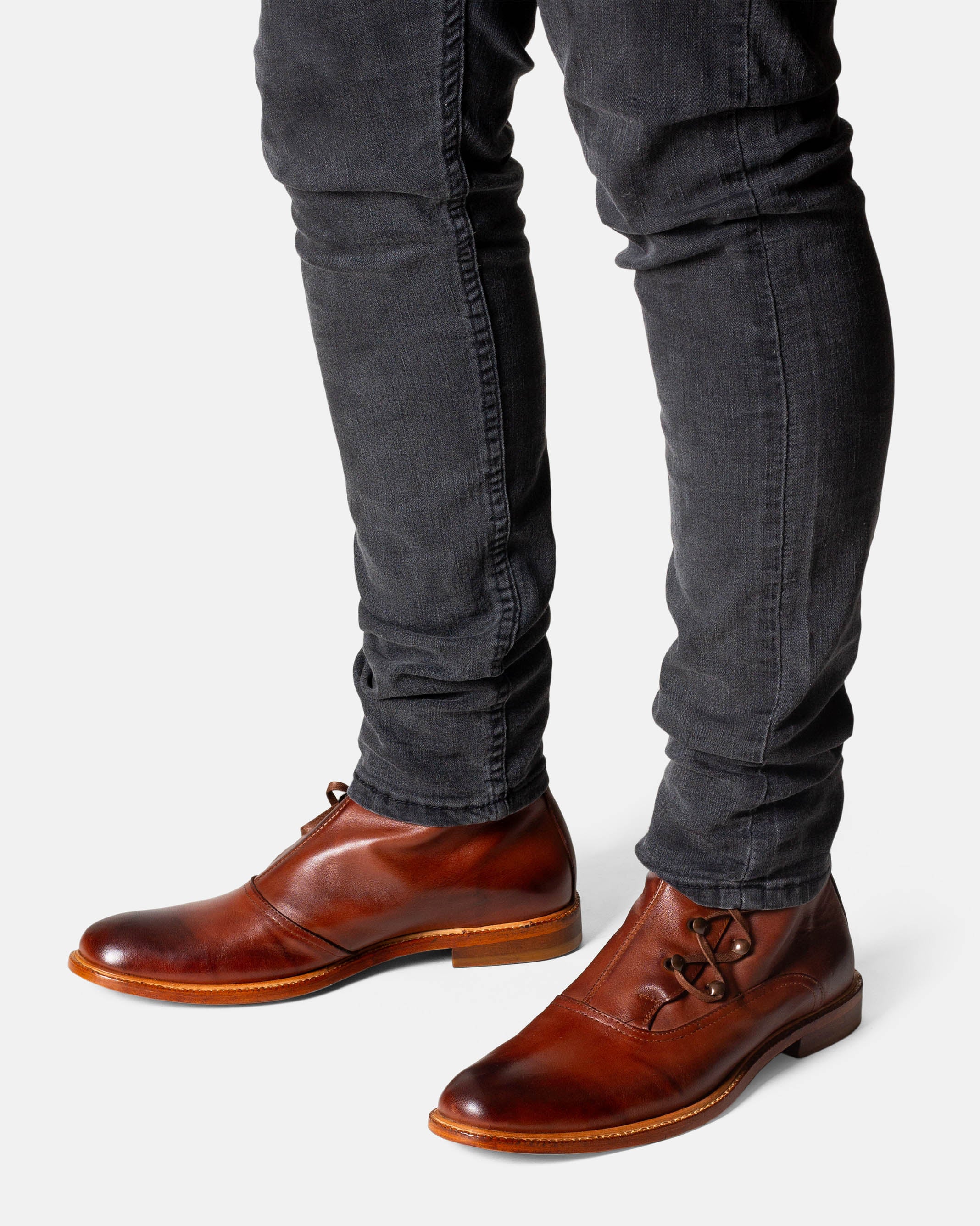 YUTE bota london vista lateral agujetas cruzadas piel premium artesanal

