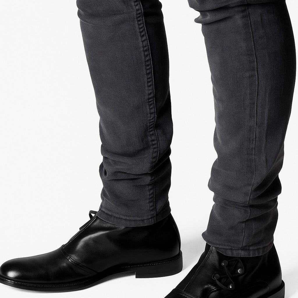 YUTE bota negro vista completa silueta estilizada distinción en cada paso
